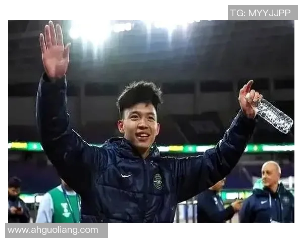 中国队迎战卡塔尔全力争胜期待精彩对决展现足球魅力与团队精神